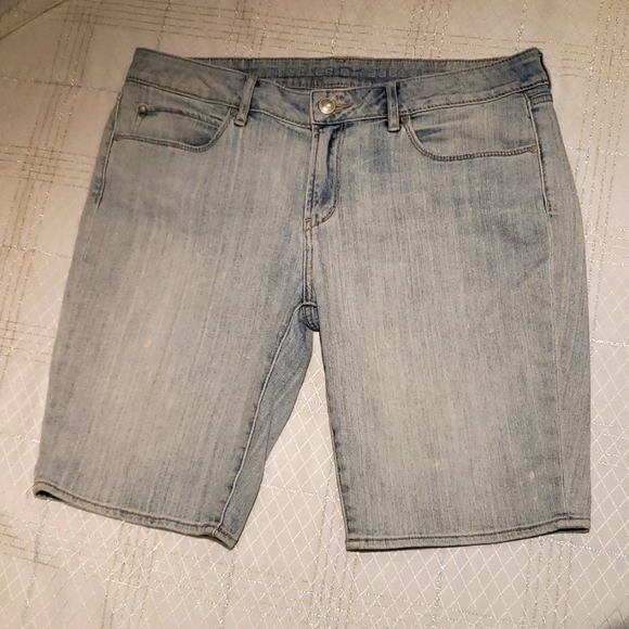 Articles Of Society Pants - ARTICLES OF SOCIETY nwot NANCY Bermuda Jean Shorts Paint Distressed Women's 31